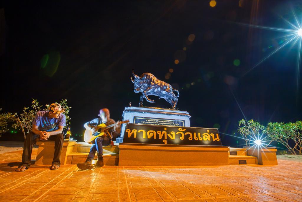 Baantalay Thungwualaen Hotel Pathiu Ngoại thất bức ảnh