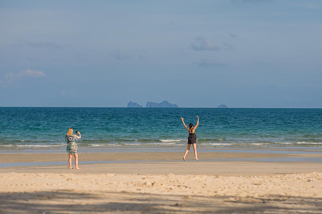 Baantalay Thungwualaen Hotel Pathiu Ngoại thất bức ảnh